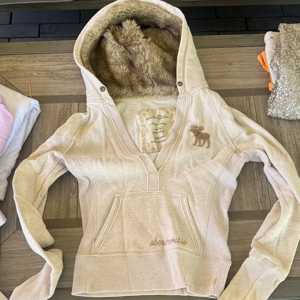 Abercrombie Cream Quilted Label Pullover